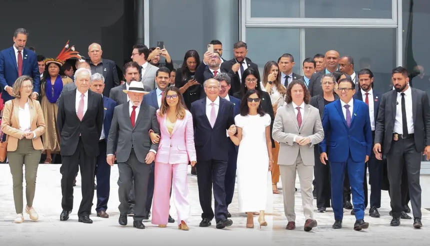 O presidente Luiz Inácio Lula da Silva (PT), o vice-presidente Geraldo Alckmin (PSB) e outras autoridades (Foto: Lula Marques/Agência Brasil)