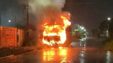 Ônibus queimado por criminosos em Rondônia (Foto: Divulgação/PMRO)