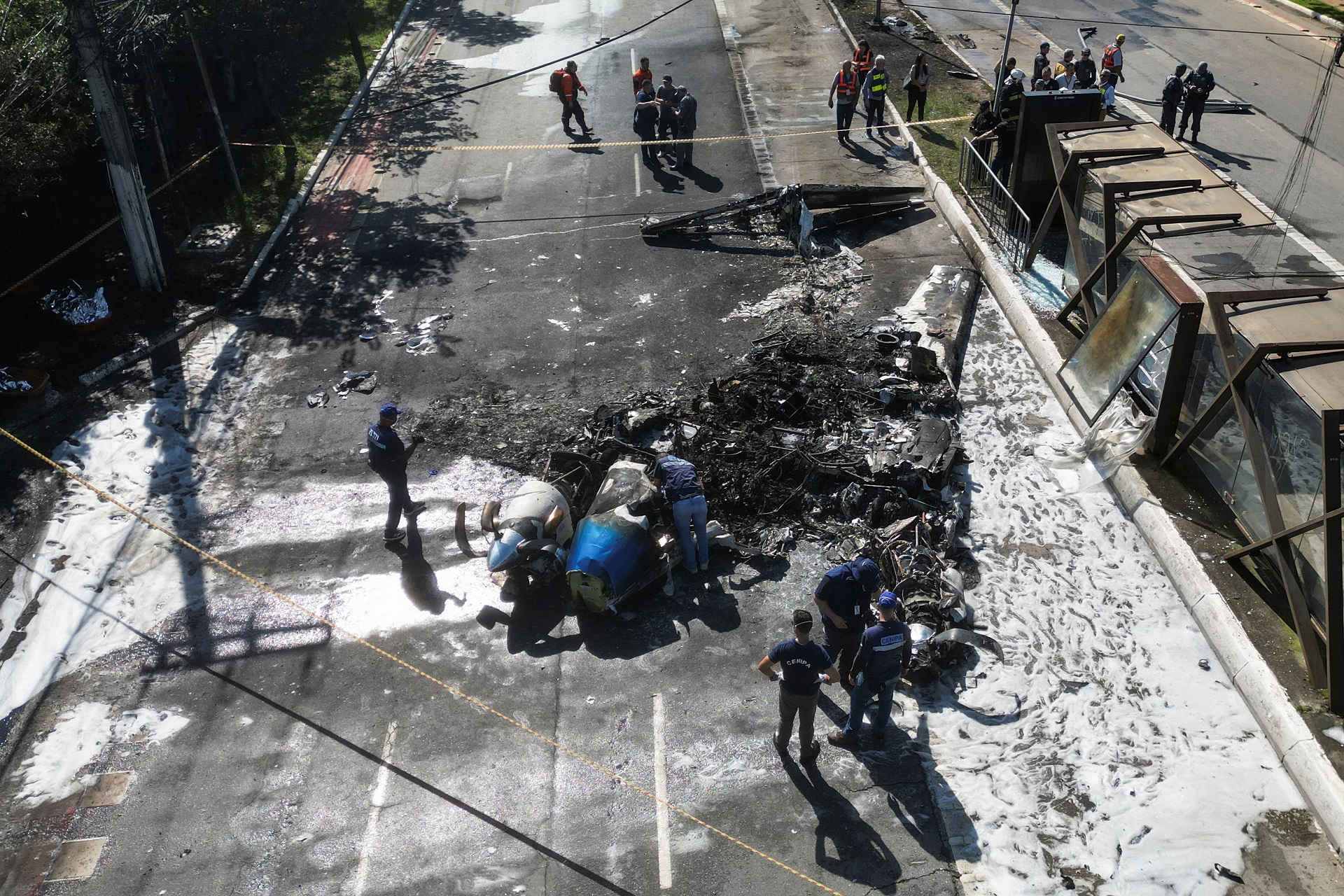 IML libera corpos de vítimas de acidente de avião em São Paulo