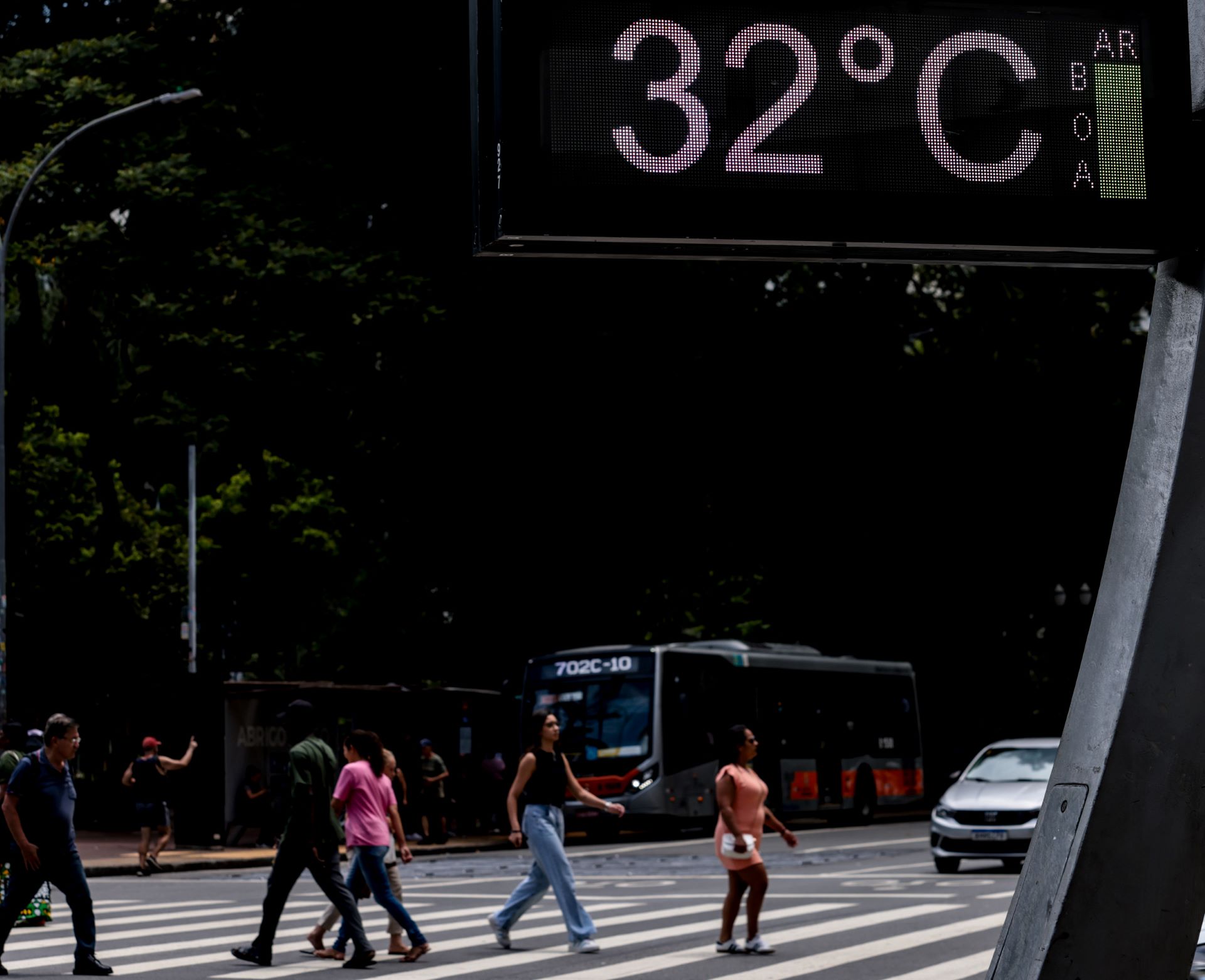 Termômetro mostra temperatura alta em São Paulo  - 22/01/2025 (Foto: Werther Santana/Estadão Conteúdo)