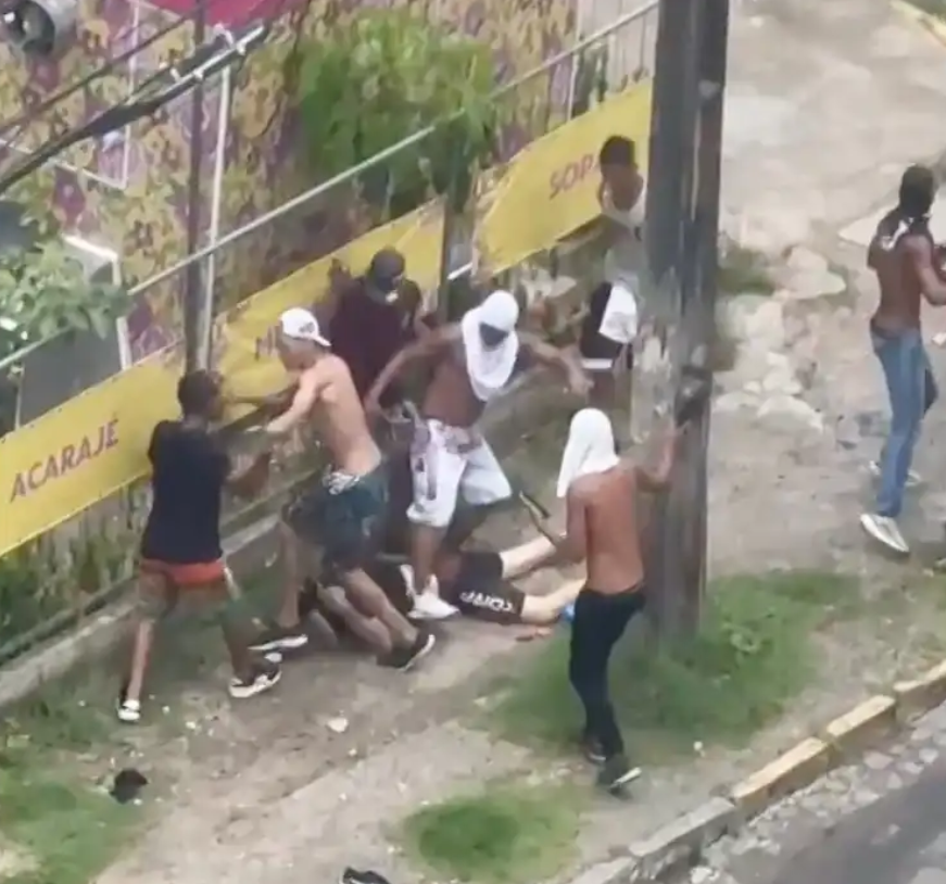 Confronto entre torcidas no Recife deixa feridos e destruição nas ruas