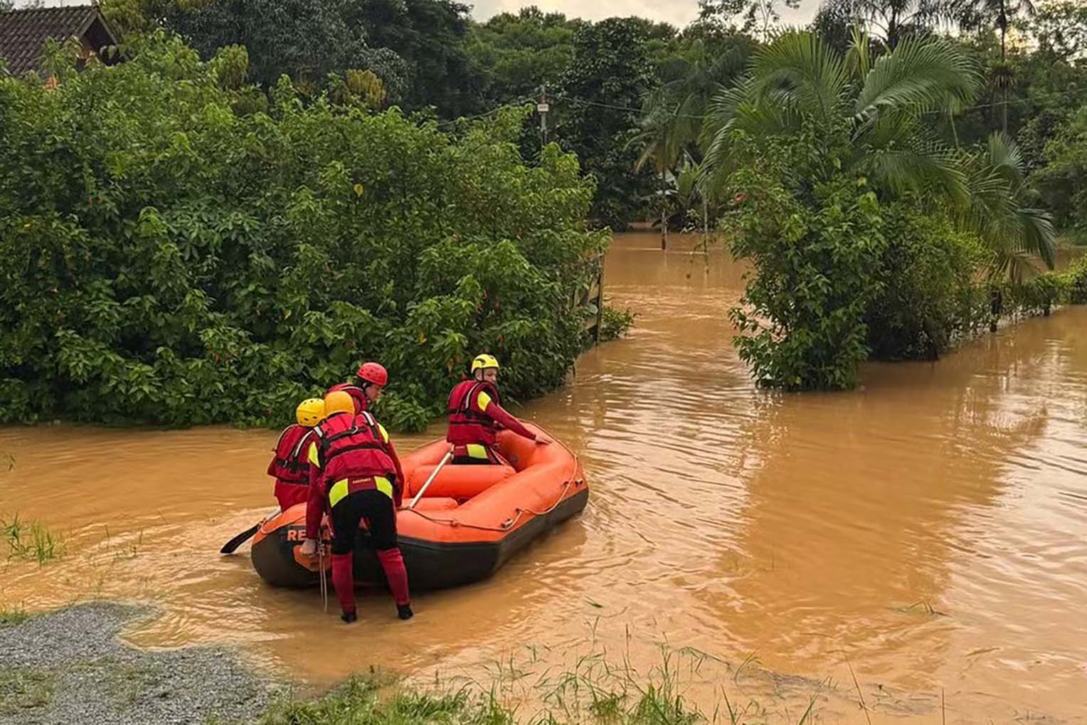 Fortes chuvas no Paraná provocam uma morte e afetam cerca de 2 mil pessoas