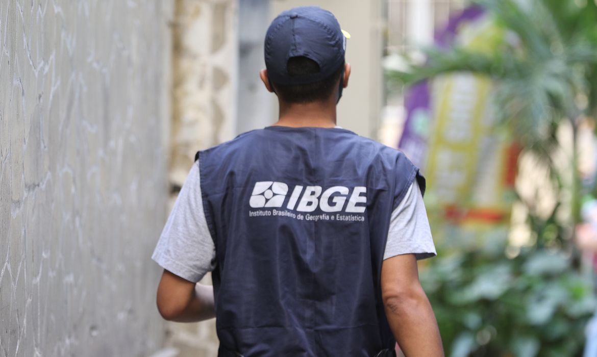 IBGE abre inscrições para vagas com salário de até R$ 3,3 mil; veja como participar