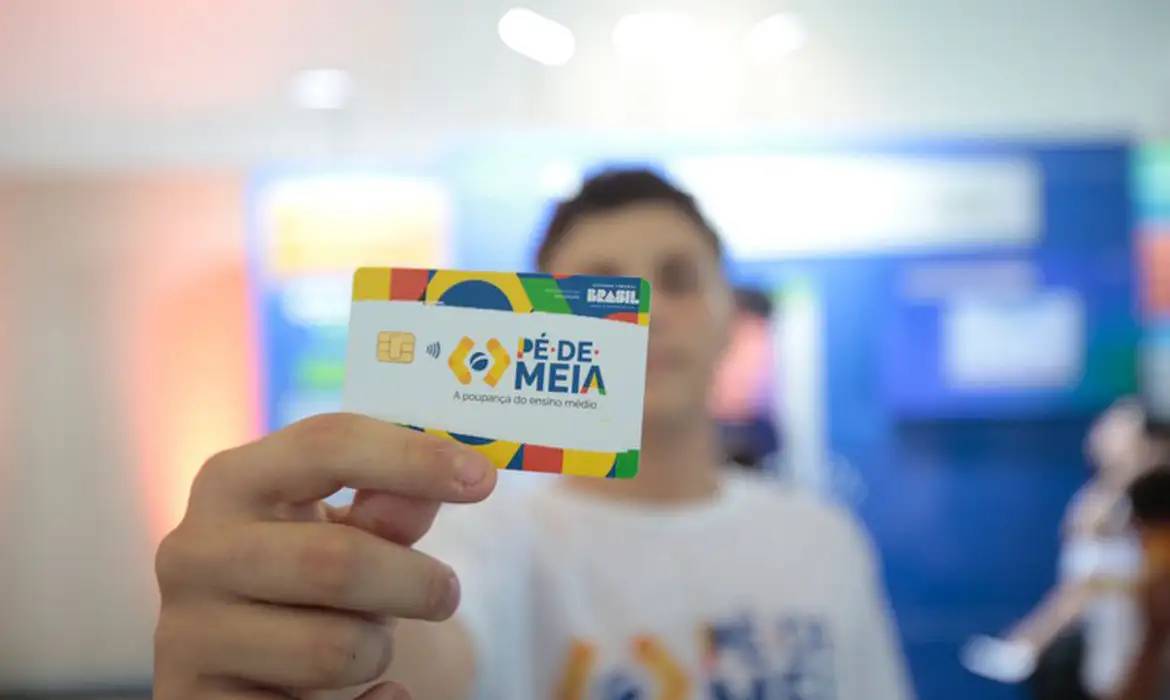 MEC anuncia calendário de pagamentos do programa Pé-de-Meia para 2025