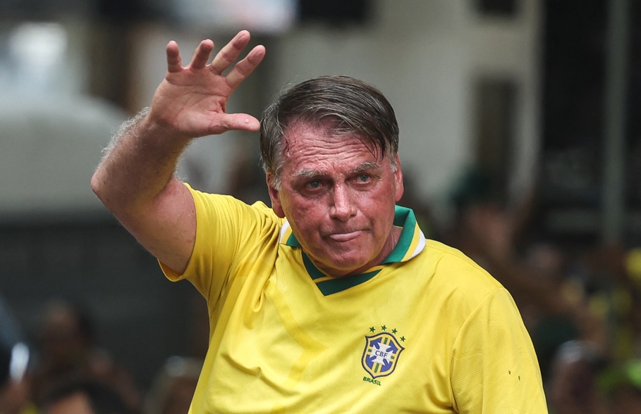 Bolsonaro critica silêncio de Greta, DiCaprio e Macron sobre desmatamento na Amazônia