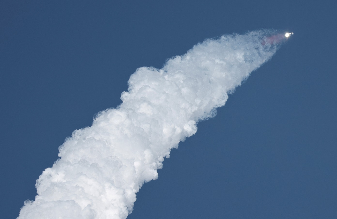 Espaçonave Starship da SpaceX é lançada em seu oitavo teste na plataforma de lançamento da empresa em Boca Chica, em Brownsville, Texas
06/03/2025
REUTERS/Joe Skipper