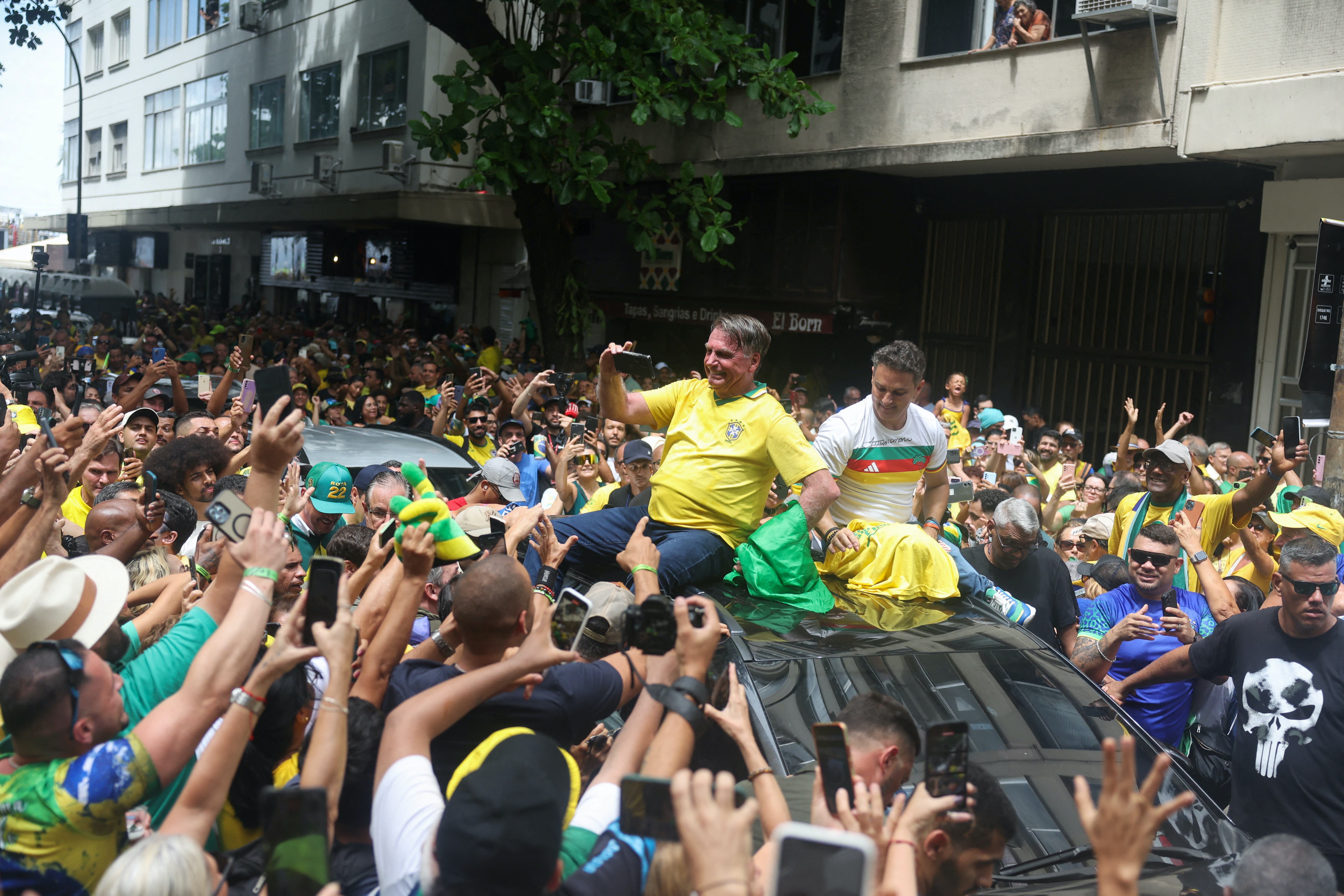 Jair Bolsonaro durante manifestação no Rio de Janeiro - REUTERS/Pilar Olivares