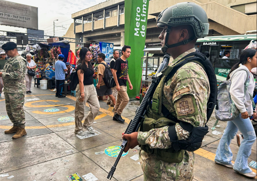 Peru declara estado de emergência enquanto onda de crimes atinge a capital Lima (Foto; REUTERS/Anthony Marina)