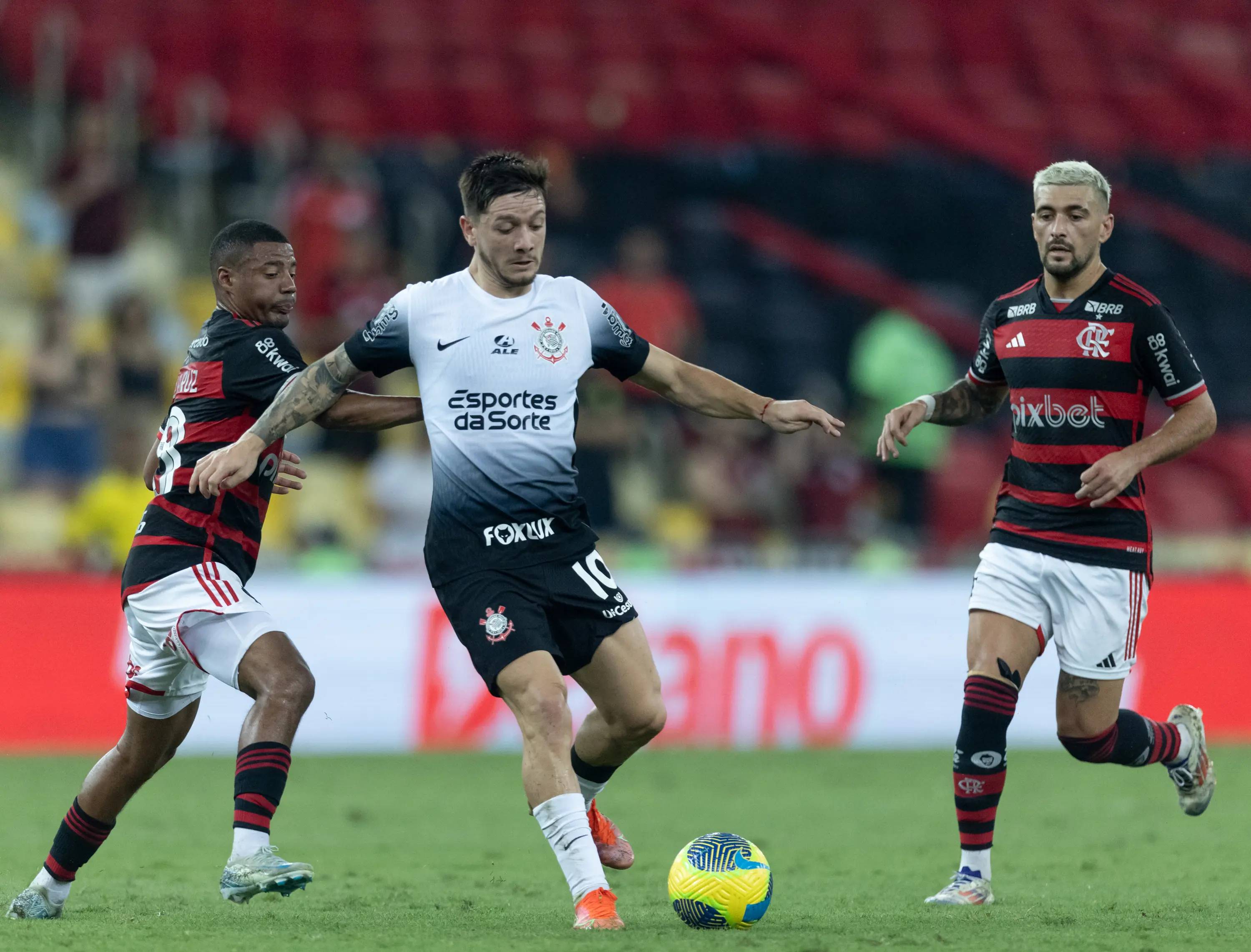 Flamengo e Corinthians têm quase metade da torcida brasileira, diz pesquisa