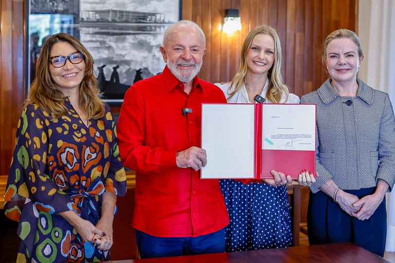 Lula indica advogada Verônica Abdalla Sterman para ministra do STM no dia da mulher